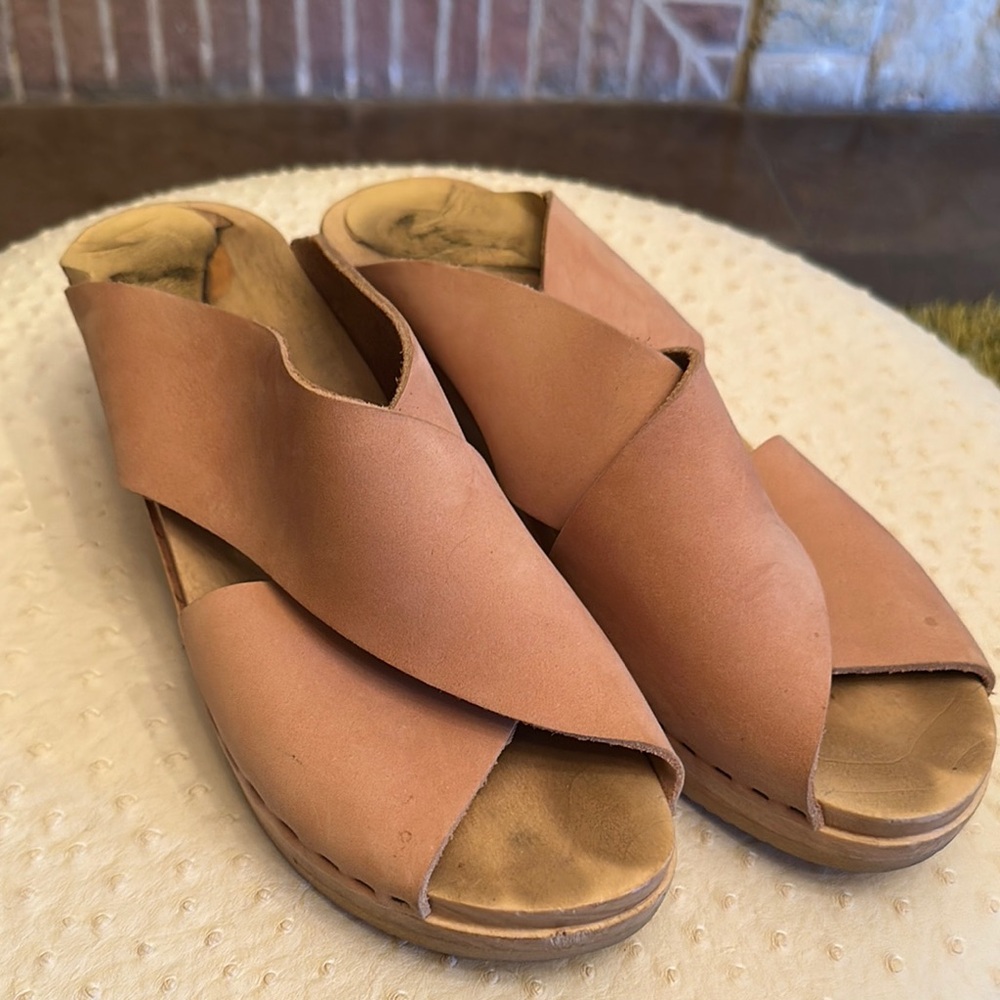 No 6 Store Clog, woman size 41, mid platform wedge,soft neutral leather